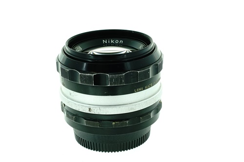 Nikon 50mm f1.4  รูปขนาดปก ลำดับที่ 4 Nikon 50mm f1.4