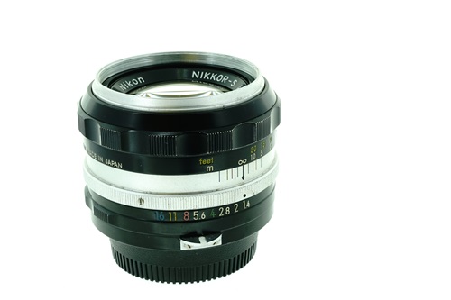 Nikon 50mm f1.4  รูปขนาดปก ลำดับที่ 6 Nikon 50mm f1.4