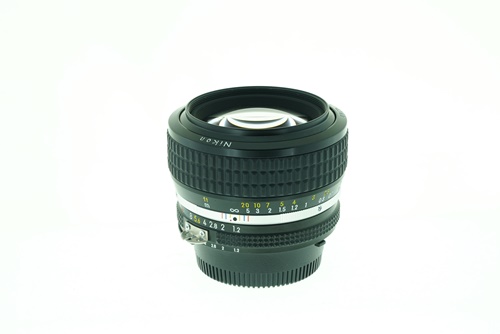 Nikon 50mm f1.2  รูปขนาดปก ลำดับที่ 3 Nikon 50mm f1.2