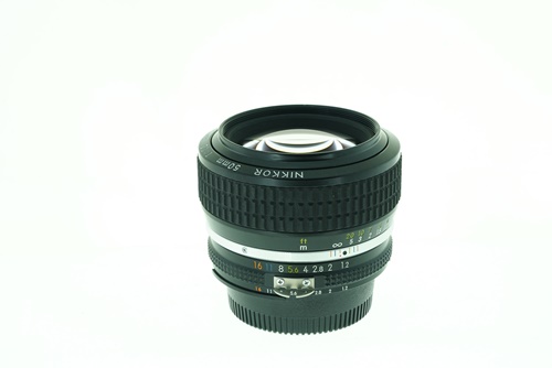 Nikon 50mm f1.2  รูปขนาดปก ลำดับที่ 2 Nikon 50mm f1.2