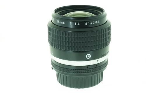 Nikon 35mm f1.4  รูปขนาดปก ลำดับที่ 4 Nikon 35mm f1.4