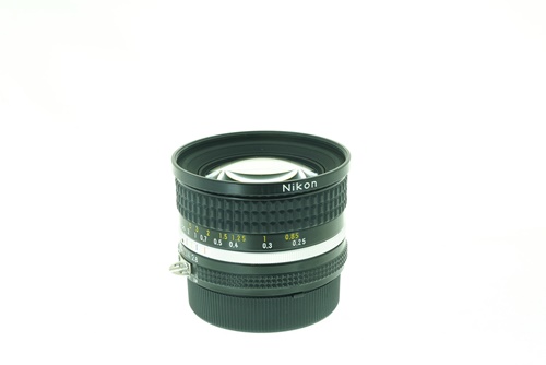 Nikon 20mm f2.8  รูปขนาดปก ลำดับที่ 3 Nikon 20mm f2.8