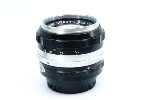 Nikon 50mm f1.4 มะเฟือง  รูปขนาดปก ลำดับที่ 4 Nikon 50mm f1.4 (มะเฟือง)