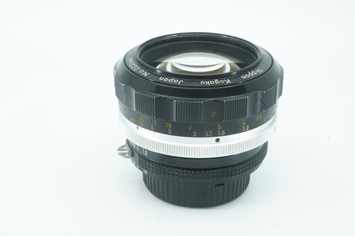 Nikkor-S 55mm f1.2  รูปขนาดปก ลำดับที่ 6 Nikkor-S 55mm f1.2